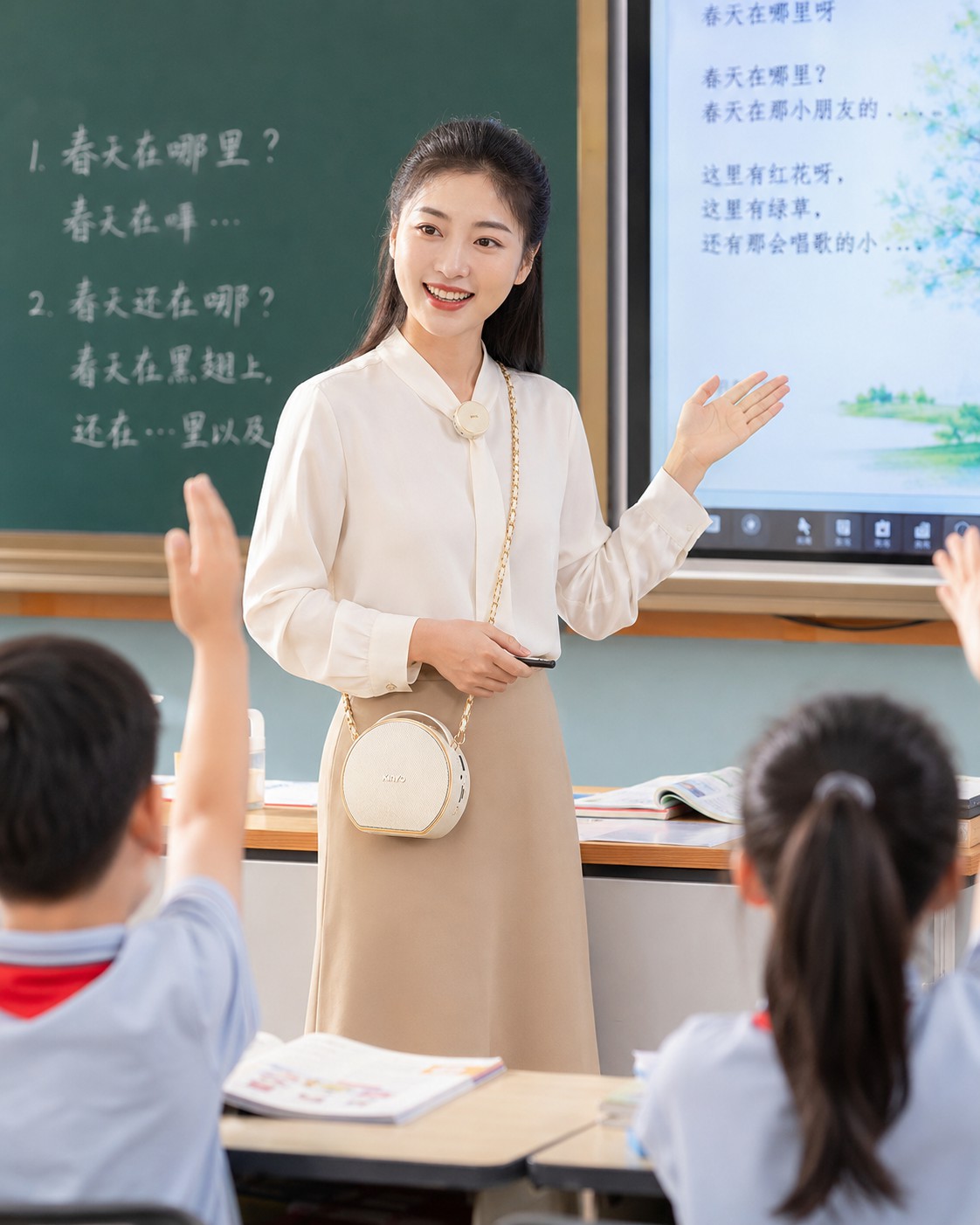 教师与学生使用金运M20扩音器进行互动